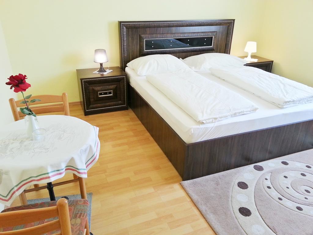 Pension Weisses Lamm Melk Habitación foto